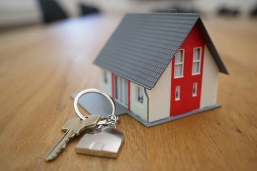 House Hunting: 5 Tips for Finding Your First Home