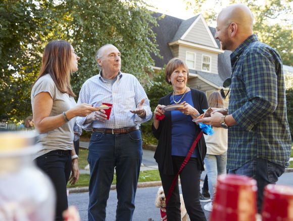 How to Meet People in Your New Neighborhood